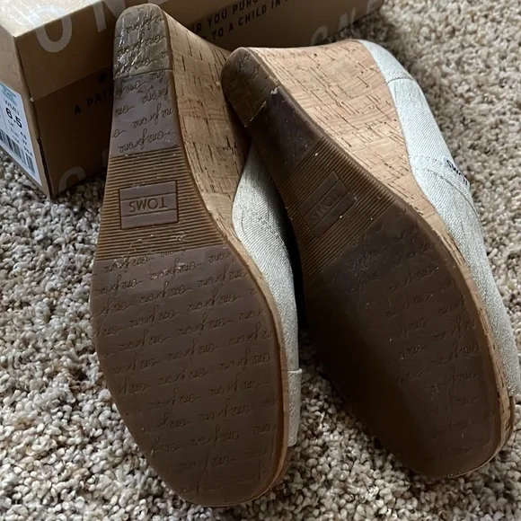 Toms Wedge Shoes 6.5 - Picture 2 of 7